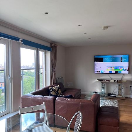 Great City Centre Getaway Apartment 2 Bed Near The Beach And Shopping Area สวอนซี ภายนอก รูปภาพ