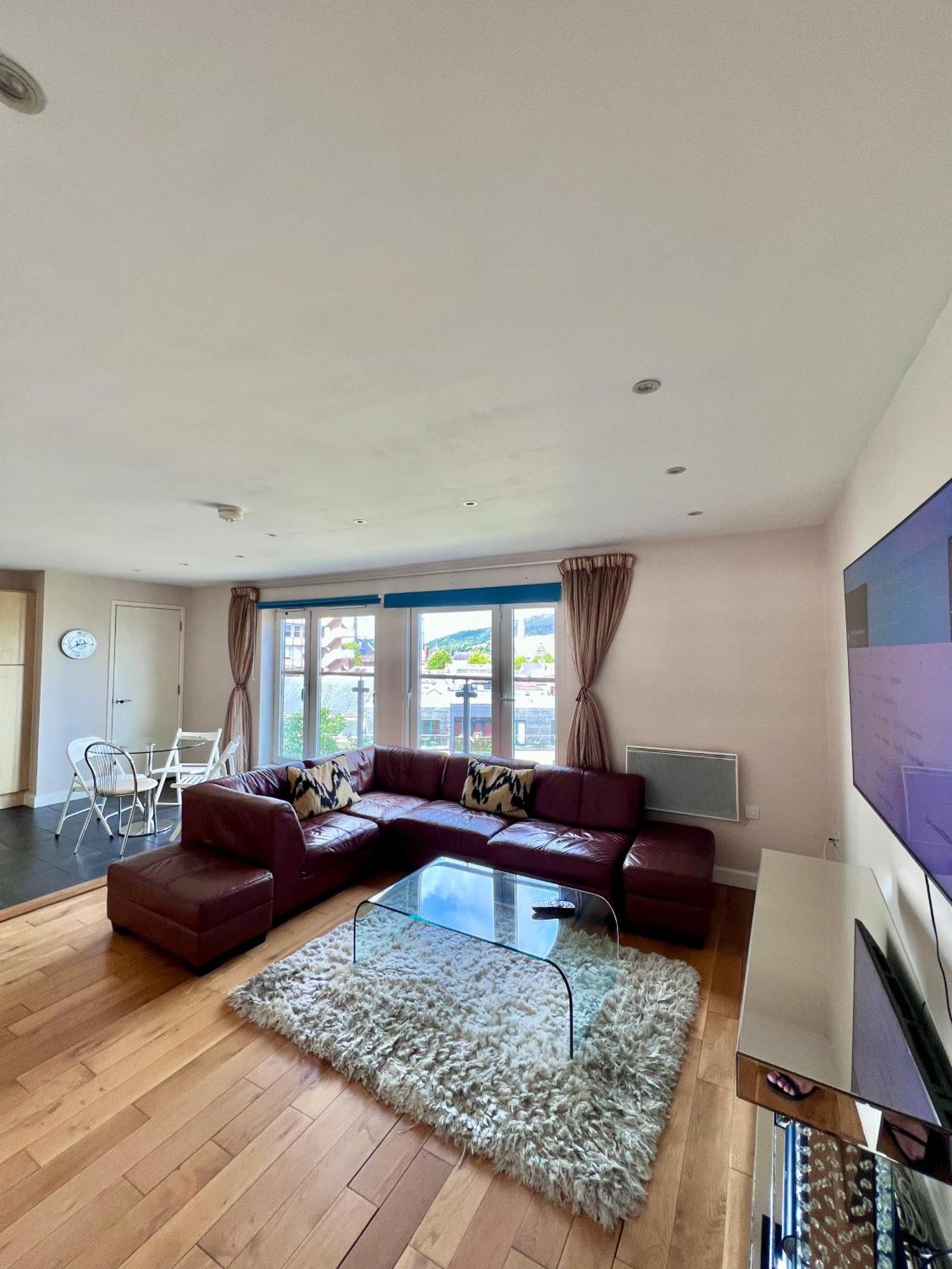 Great City Centre Getaway Apartment 2 Bed Near The Beach And Shopping Area สวอนซี ภายนอก รูปภาพ